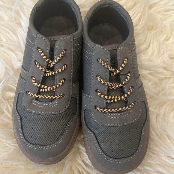 2/$28 OshKosh B’Gosh Brown Slip-On Canvas Shoes with Fake Laces Toddler Size 9 - Picture 2 of 6